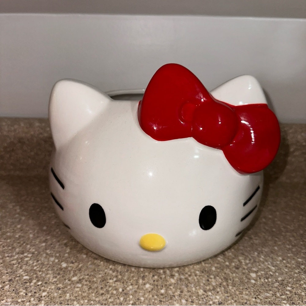 Hello kitty ceramic plant pot